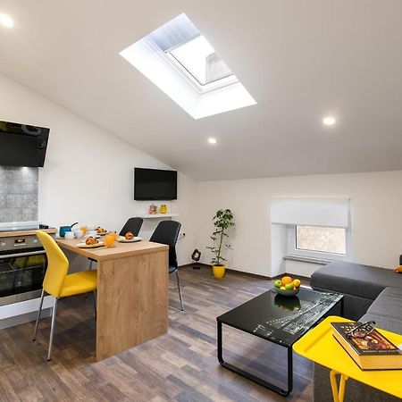 Hana - Attic Apartment In City Center Pula Exterior photo