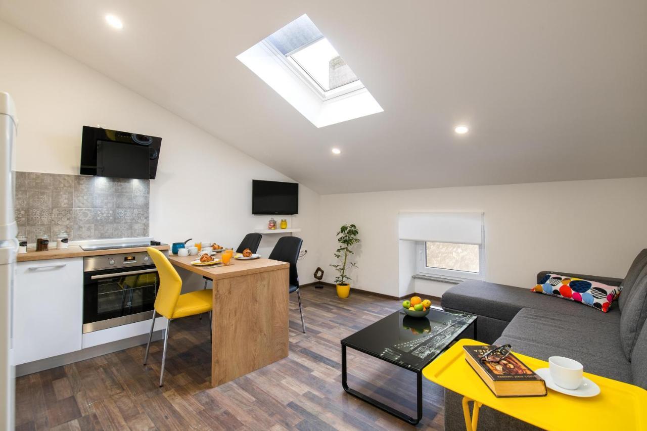 Hana - Attic Apartment In City Center Pula Exterior photo