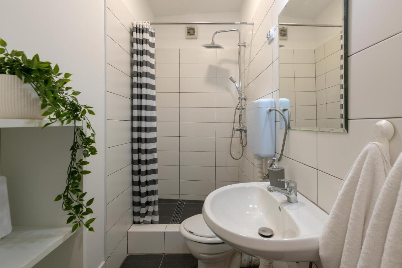 Hana - Attic Apartment In City Center Pula Exterior photo