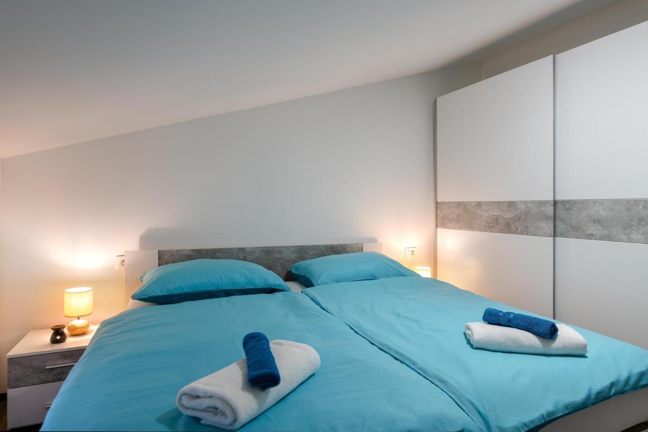 Hana - Attic Apartment In City Center Pula Exterior photo